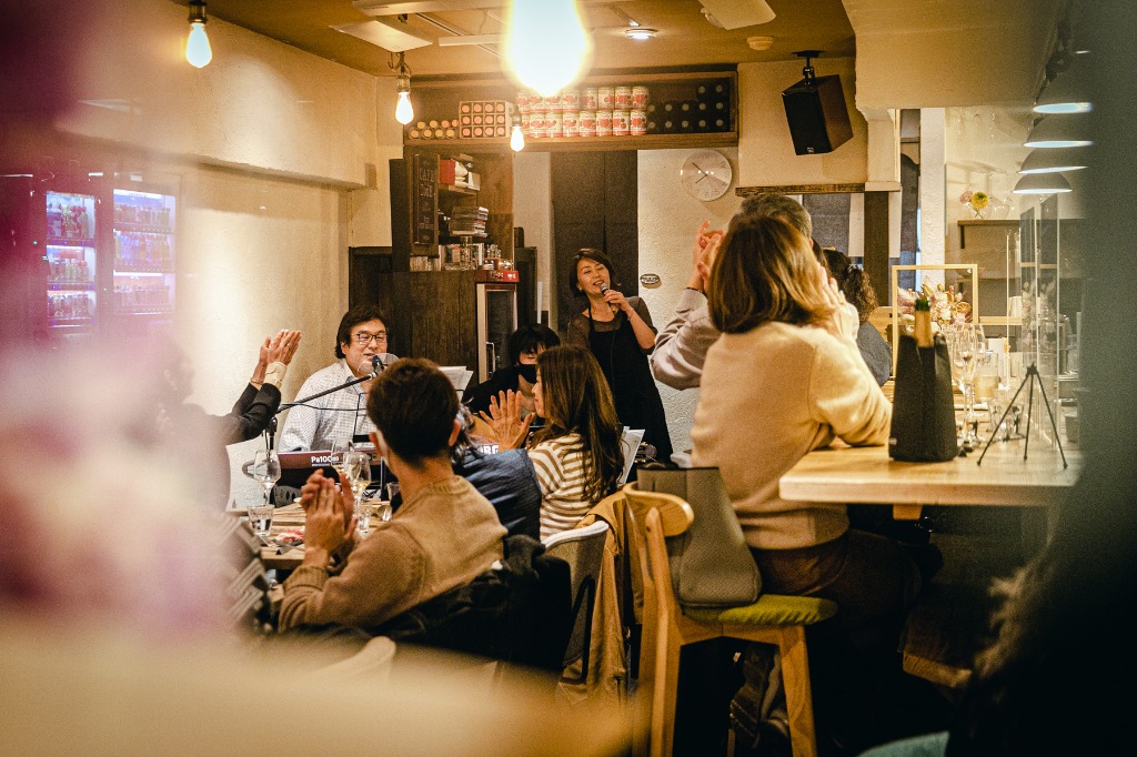 生演奏と、ワインと、料理が彩る特別な夜を